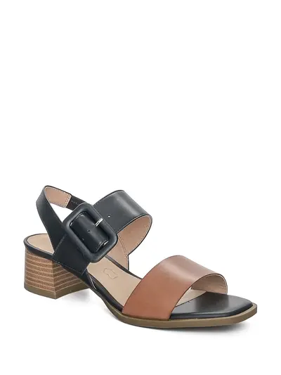 Босоножки коричневые на каблуке